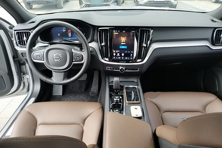 Used Volvo S60 2025 B4 Zhiyi Luxury Edition Center Console