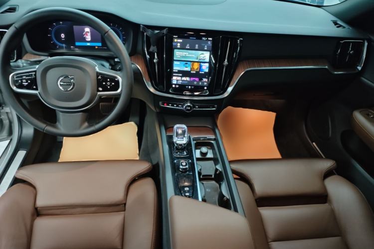 Used Volvo S60 2025 B4 Zhiyuan Luxury Edition Center Console