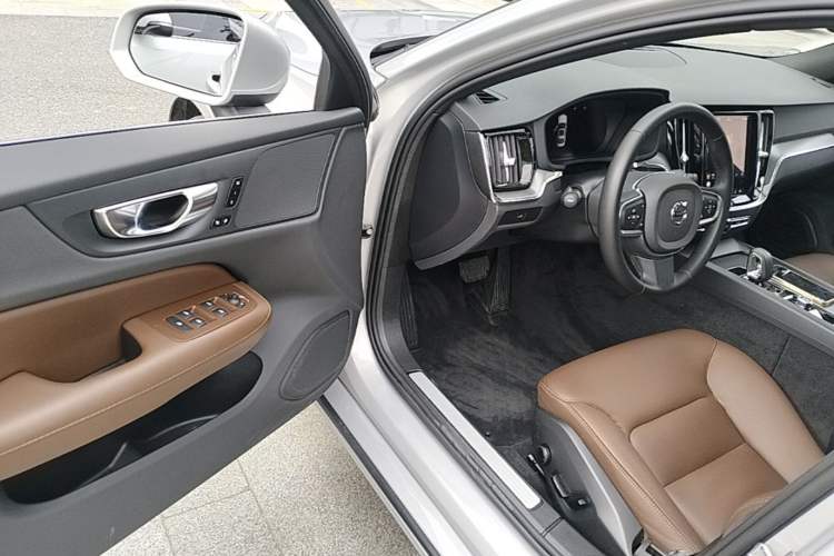Used Volvo S60 2025 B4 Zhiyi Luxury Edition Driver Seat