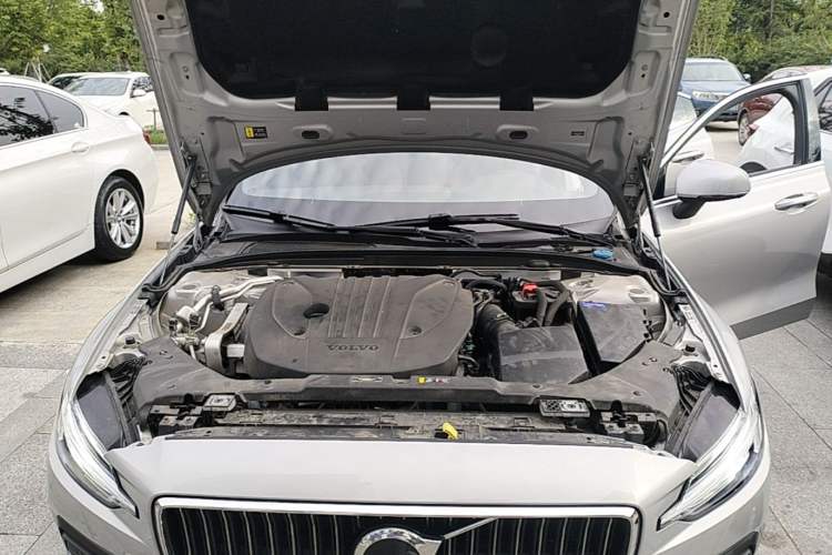 Used Volvo S60 2025 B4 Zhiyi Luxury Edition Engine Bay