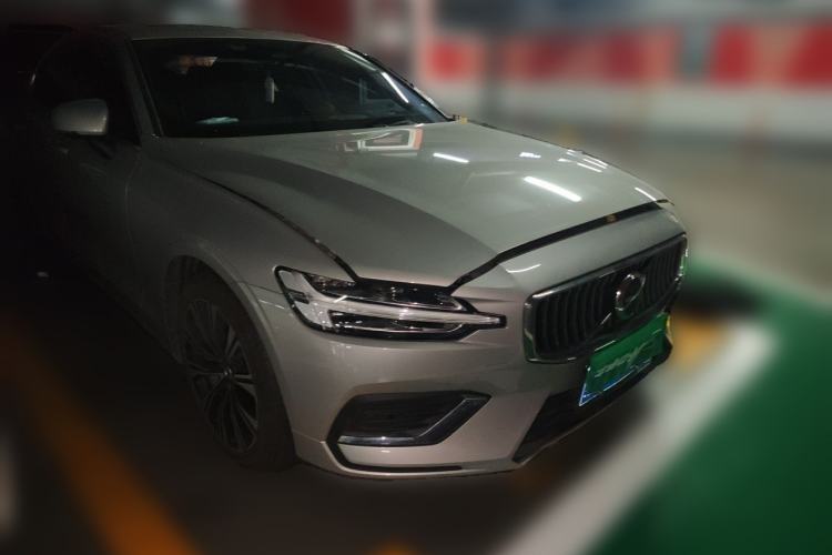 Used Volvo S60 2025 B4 Zhiyuan Luxury Edition Front Right 45 Deg