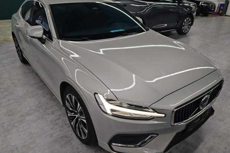 Used Volvo S60 2025 B4 Zhiyuan Luxury Edition Front Right 45 Deg