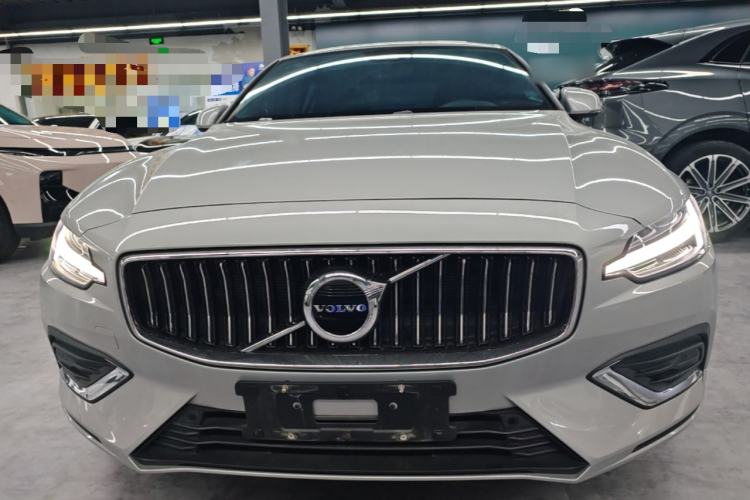 Used Volvo S60 2025 B4 Zhiyuan Luxury Edition Front