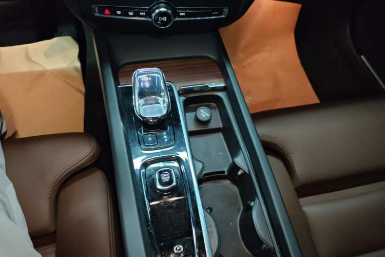 Used Volvo S60 2025 B4 Zhiyuan Luxury Edition Gear Lever