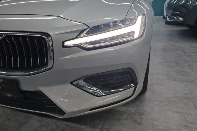 Used Volvo S60 2025 B4 Zhiyuan Luxury Edition Left Front Headlight