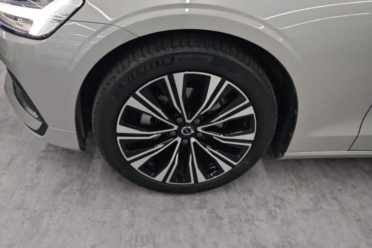 Used Volvo S60 2025 B4 Zhiyuan Luxury Edition Left Front Wheel Hub