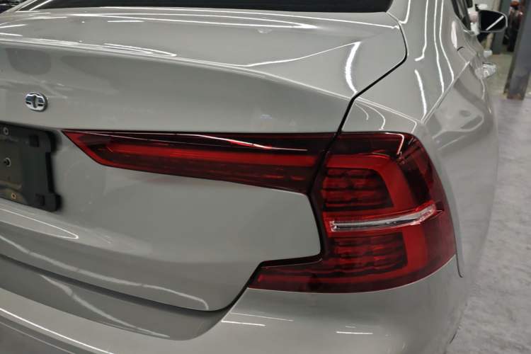 Used Volvo S60 2025 B4 Zhiyuan Luxury Edition Right Rear Taillight