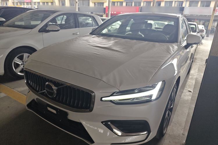 Used Volvo S60 2025 B4 Zhiyuan Luxury Edition Guazi used car, China used car export, Used car for sale, Used  cars, Cheapest cars for sale
