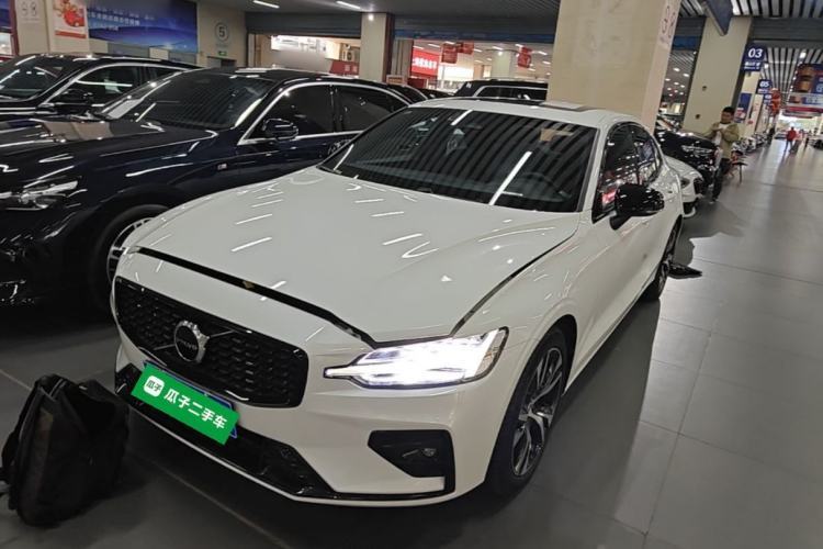 Used Volvo S60 2025 B5 Zhiya Sport Edition Guazi used car, China used car export, Used car for sale, Used cars, Cheapest cars for sale