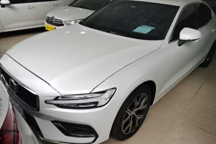 Used Volvo S60 2025 B4 Zhiyi Luxury Edition Guazi used car, China used car export, Used car for sale, Used cars, Cheapest cars for sale