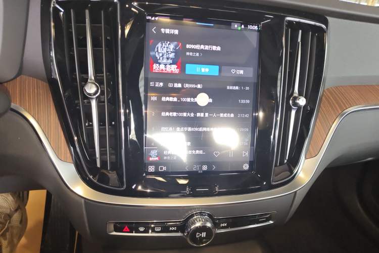 Used Volvo S60 2025 B4 Zhiyuan Luxury Edition Audio And AC Panel