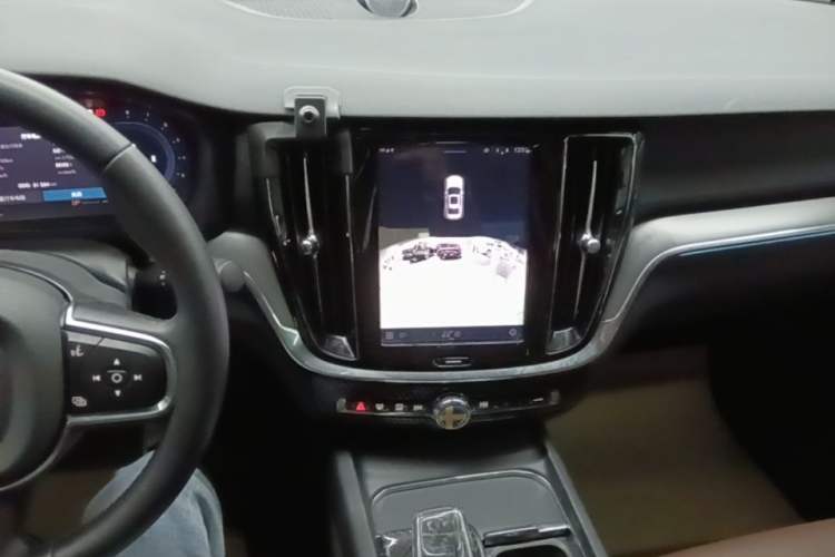 Used Volvo S60 2025 B4 Zhiyi Luxury Edition Audio And AC Panel