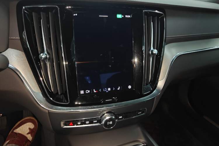 Used Volvo S60 2025 B5 Zhiya Sport Edition Audio And AC Panel