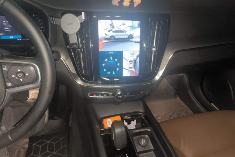 Used Volvo S60 2025 B4 Zhiyi Luxury Edition Audio And AC Panel