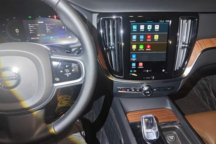 Used Volvo S60 2025 B4 Zhiyuan Luxury Edition Audio And AC Panel