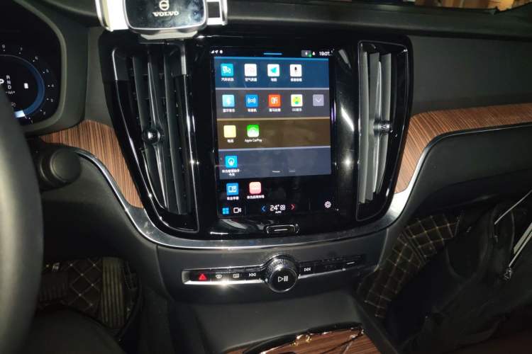 Used Volvo S60 2025 B4 Zhiyuan Luxury Edition Audio And AC Panel