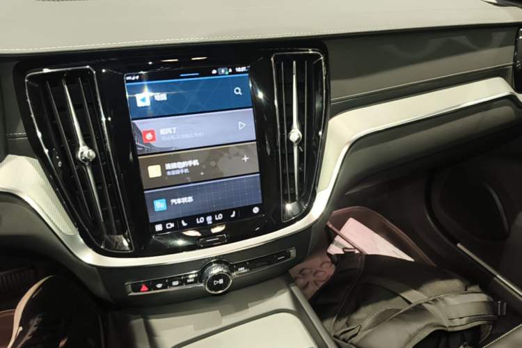 Used Volvo S60 2025 B5 Zhiya Sport Edition Audio And AC Panel