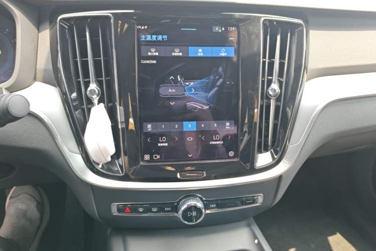 Used Volvo S60 2025 B4 Zhiyi Luxury Edition Audio And AC Panel