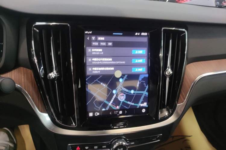 Used Volvo S60 2025 B4 Zhiyuan Luxury Edition Audio And AC Panel