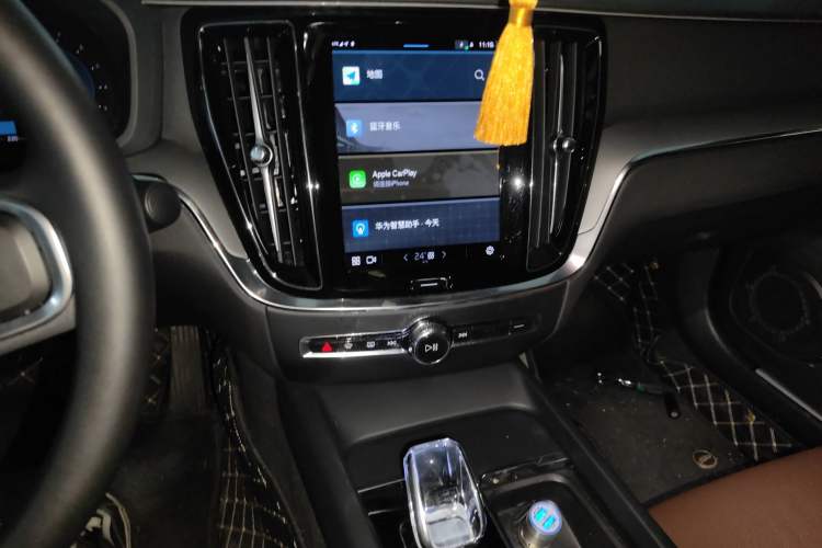 Used Volvo S60 2025 B4 Zhiyi Luxury Edition Audio And AC Panel
