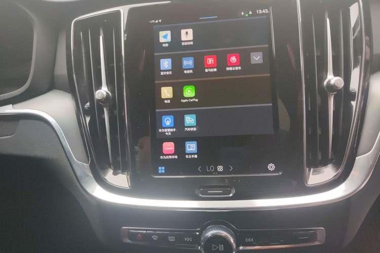 Used Volvo S60 2025 B4 Zhiyi Luxury Edition Audio And AC Panel