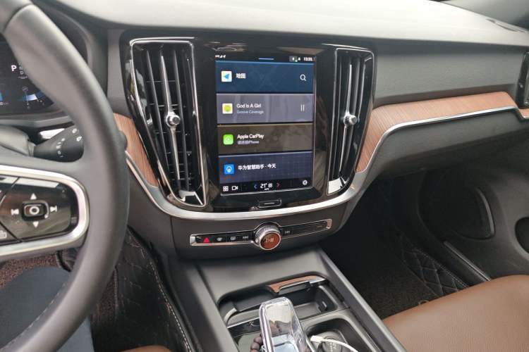 Used Volvo S60 2025 B4 Zhiyuan Luxury Edition Audio And AC Panel