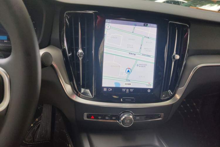 Used Volvo S60 2025 B4 Zhiyi Luxury Edition Audio And AC Panel