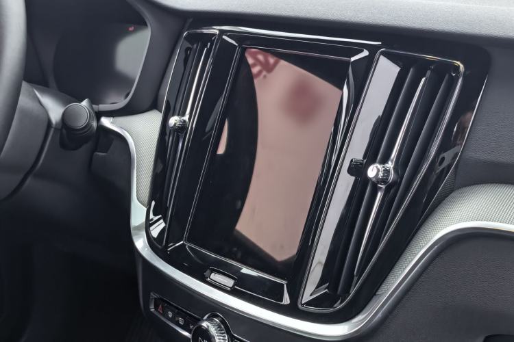 Used Volvo S60 2025 B4 Zhiyuan Sport Edition Audio And AC Panel