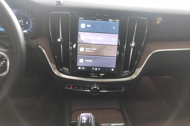 Used Volvo S60 2025 B4 Zhiyuan Luxury Edition Audio And AC Panel