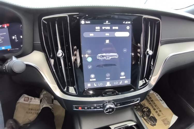 Used Volvo S60 2025 B5 Zhiya Sport Edition Audio And AC Panel