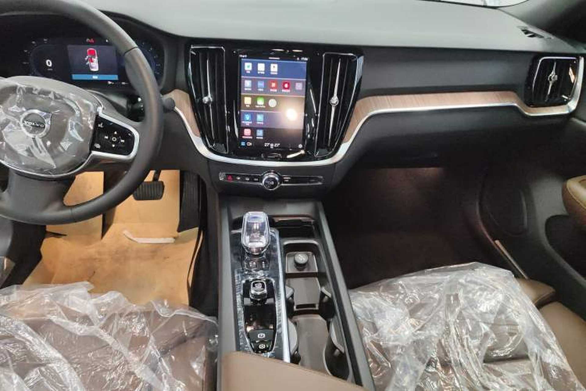 Used Volvo S60 2025 B4 Zhiyuan Luxury Edition Audio And AC Panel