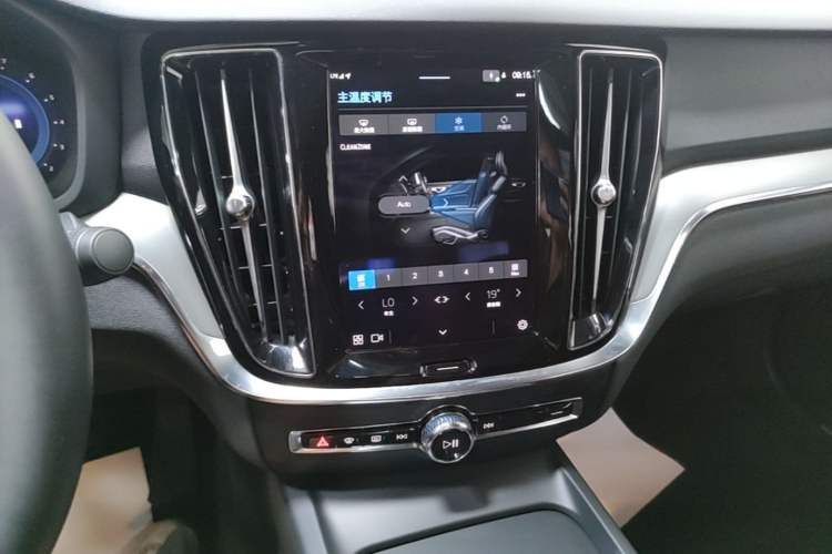 Used Volvo S60 2025 B4 Zhiyi Luxury Edition Audio And AC Panel