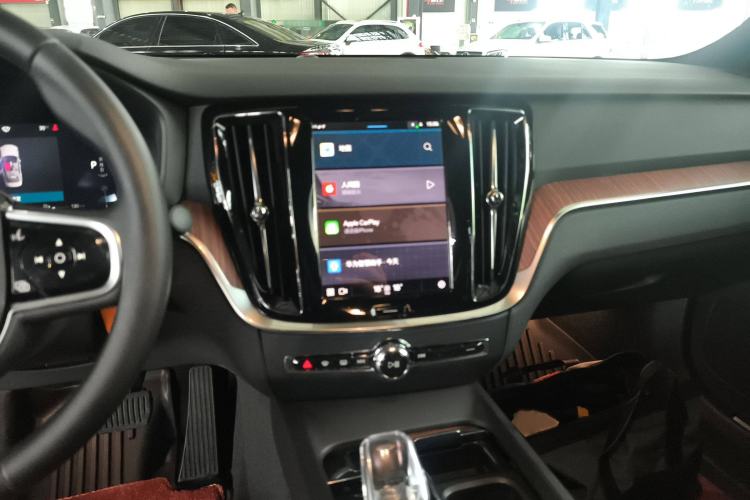 Used Volvo S60 2025 B4 Zhiyuan Luxury Edition Audio And AC Panel