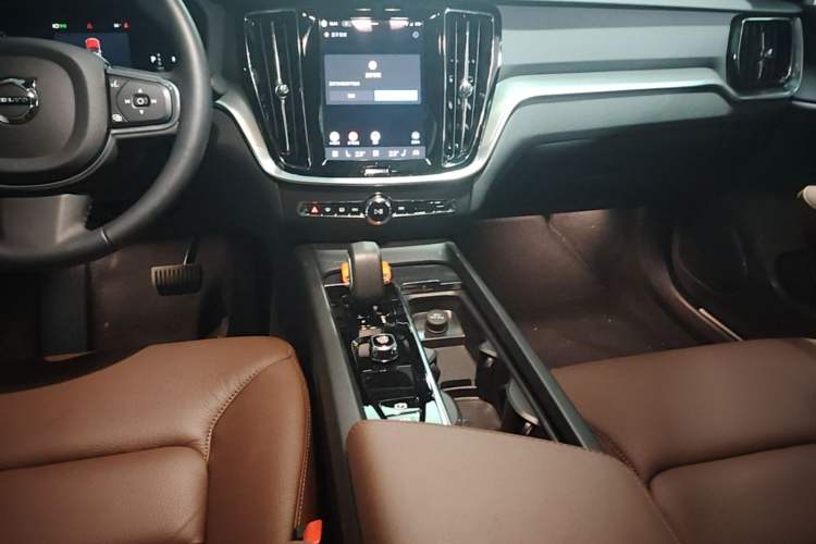 Used Volvo S60 2025 B4 Zhiyi Luxury Edition Audio And AC Panel