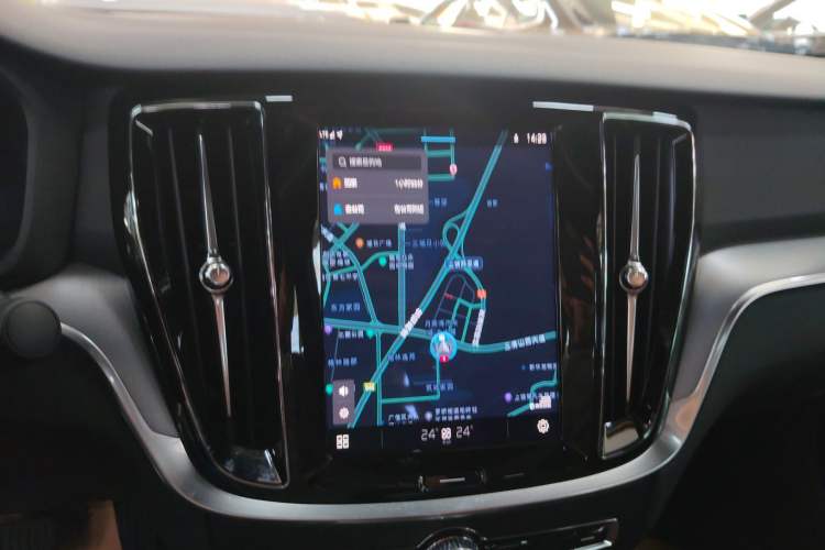 Used Volvo S60 2025 B4 Zhiyi Luxury Edition Audio And AC Panel