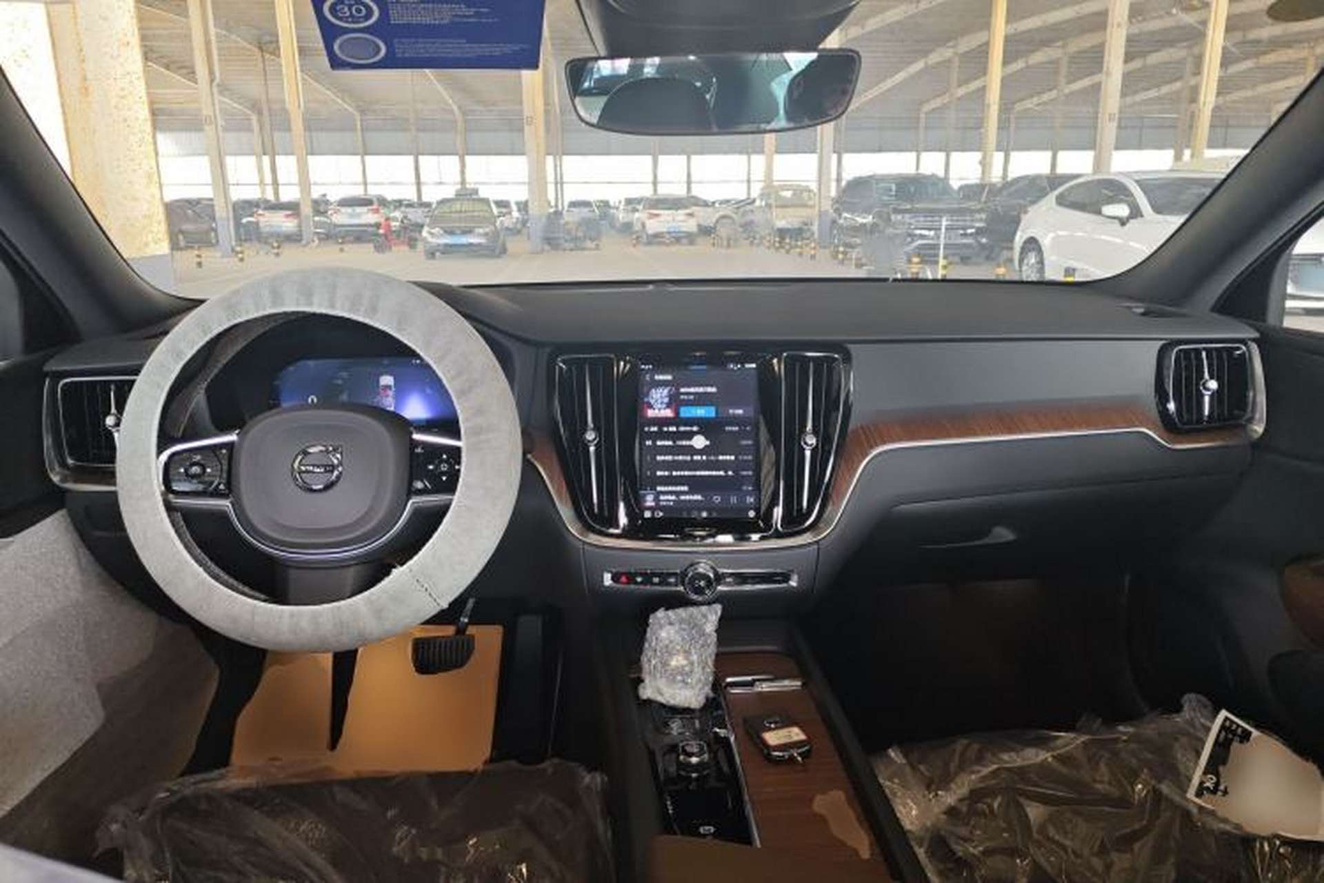 Used Volvo S60 2025 B4 Zhiyuan Luxury Edition Center Console