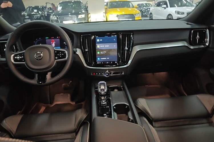 Used Volvo S60 2025 B5 Zhiya Sport Edition Center Console