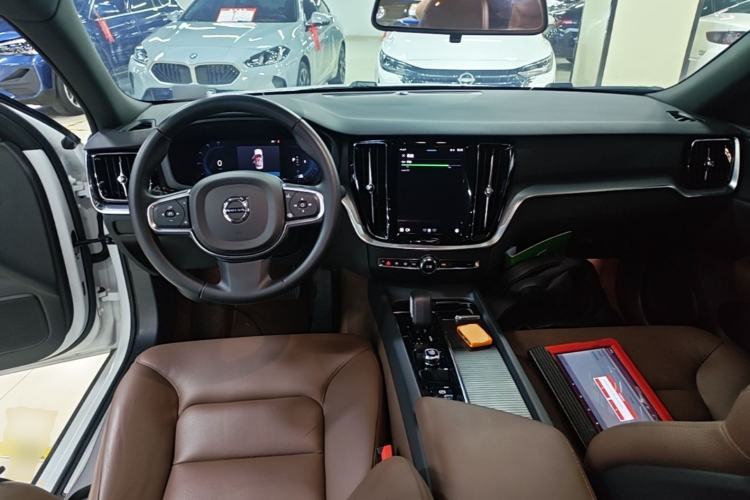 Used Volvo S60 2025 B4 Zhiyi Luxury Edition Center Console