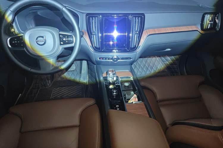 Used Volvo S60 2025 B4 Zhiyuan Luxury Edition Center Console