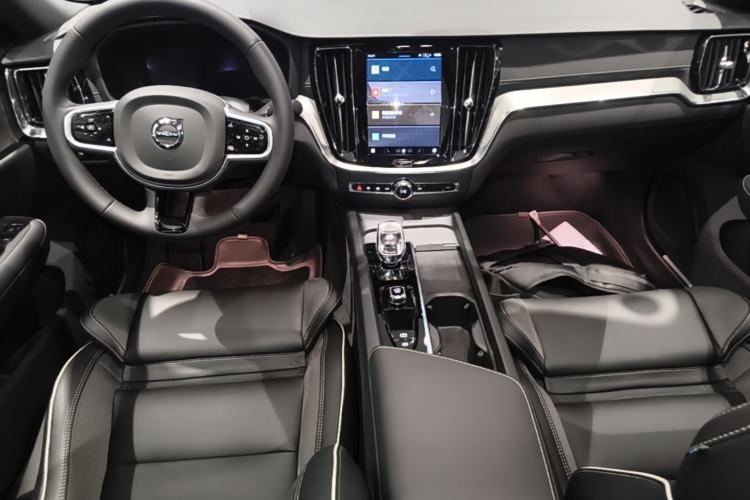 Used Volvo S60 2025 B5 Zhiya Sport Edition Center Console