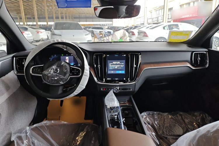 Used Volvo S60 2025 B4 Zhiyuan Luxury Edition Center Console