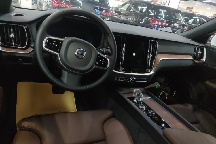 Used Volvo S60 2025 B4 Zhiyuan Luxury Edition Center Console
