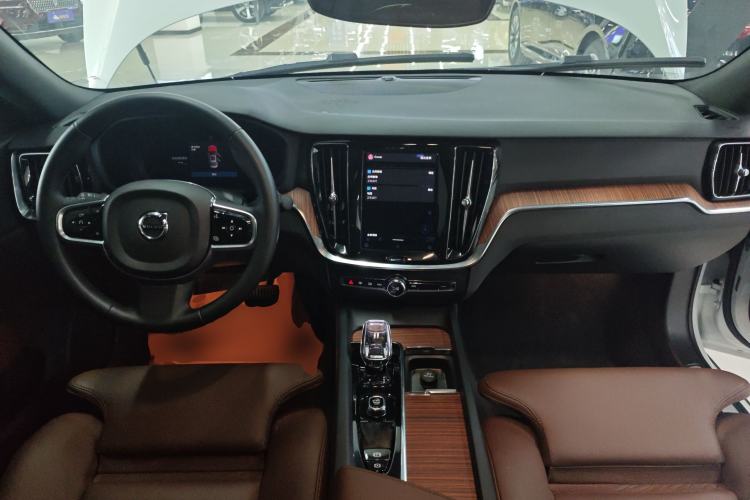 Used Volvo S60 2025 B4 Zhiyuan Luxury Edition Center Console