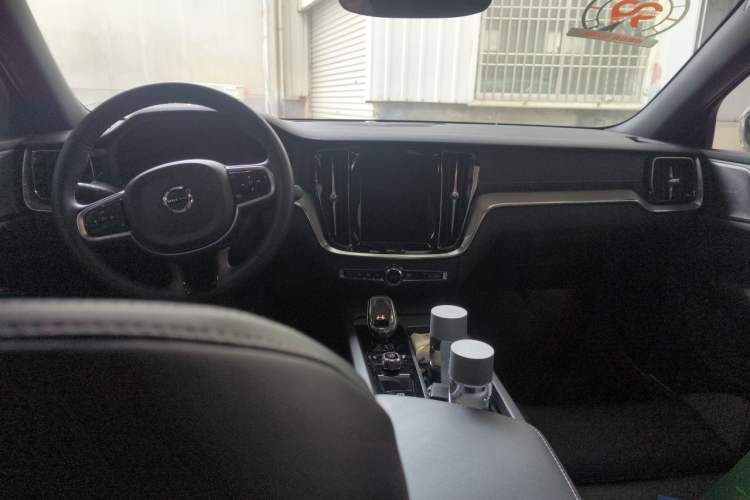 Used Volvo S60 2025 B5 Zhiya Sport Edition Center Console