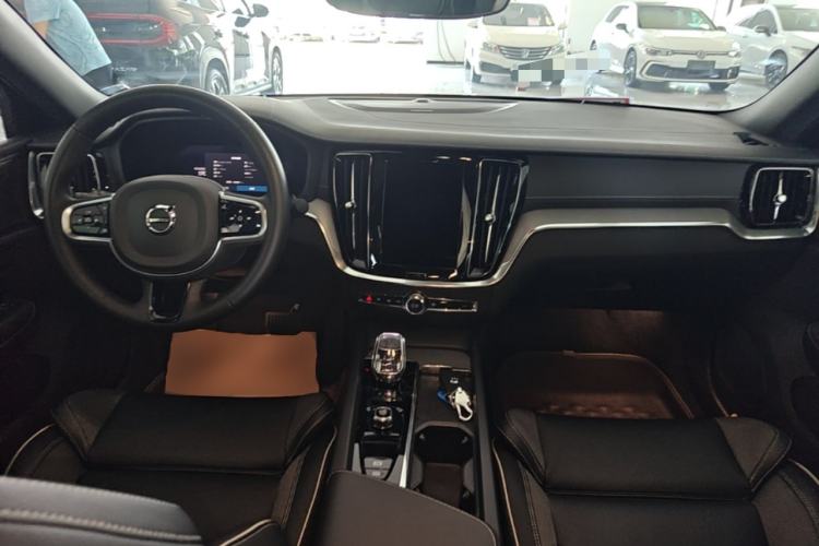 Used Volvo S60 2025 B5 Zhiya Sport Edition Center Console