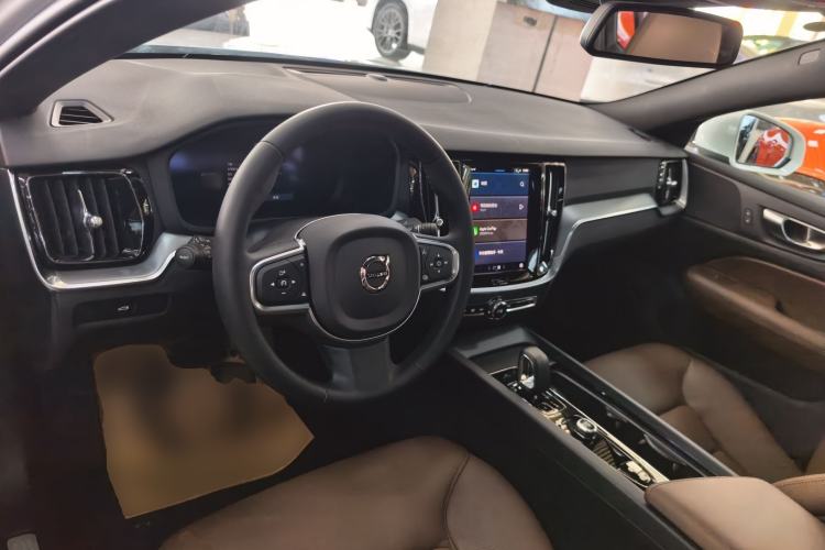 Used Volvo S60 2025 B4 Zhiyi Luxury Edition Center Console