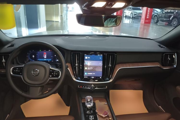 Used Volvo S60 2025 B4 Zhiyuan Luxury Edition Center Console