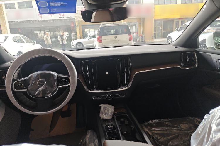 Used Volvo S60 2025 B4 Zhiyuan Luxury Edition Center Console