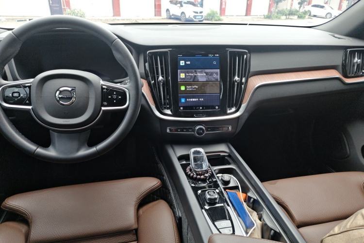Used Volvo S60 2025 B4 Zhiyuan Luxury Edition Center Console