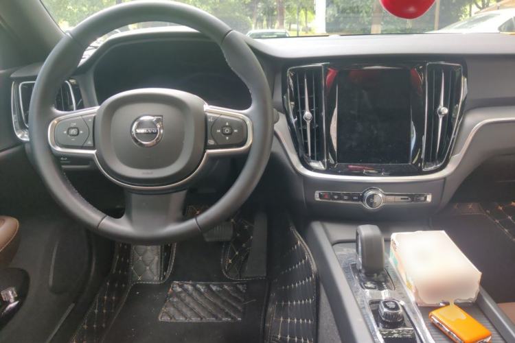 Used Volvo S60 2025 B4 Zhiyi Luxury Edition Center Console